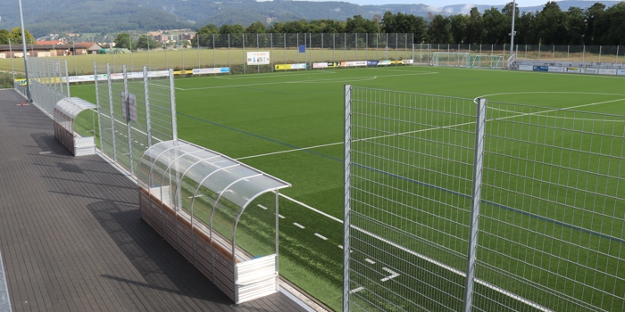 Ballfallzäune mit Doppelstab-Gittermatten