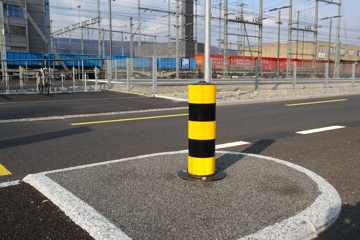 Poller, Leitplanken und Rammschutz